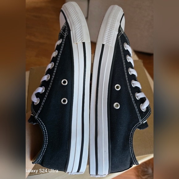 Converse Chuck Taylor All Star Black Unisex Low Top Shoes, Sz 7 Men's/9 Women's - Picture 4 of 8